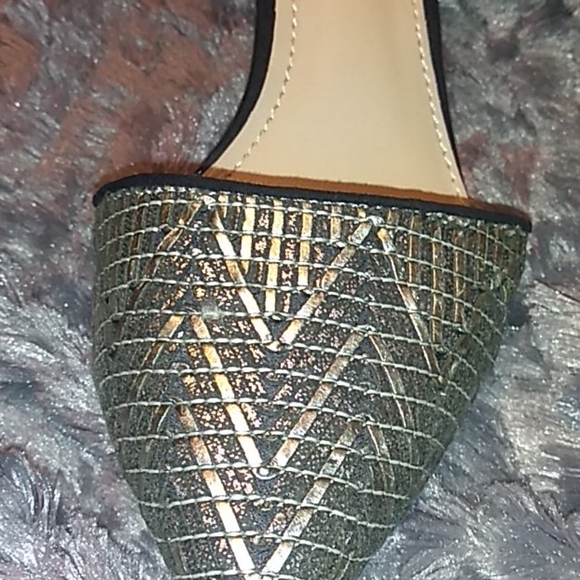 Like new Zara Trafaluc black and silver shoes - Picture 4 of 7